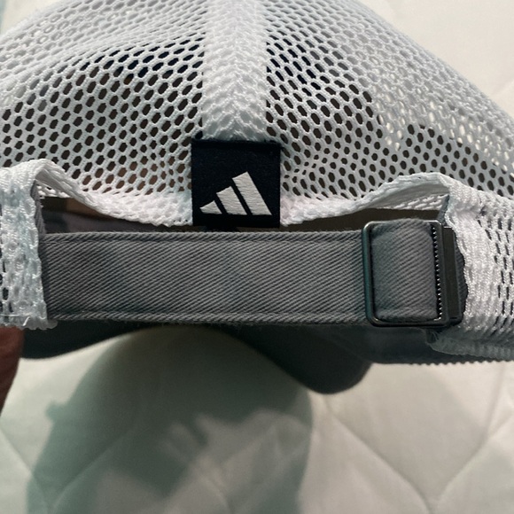 🏒🆕NHL Nashville Predators Adidas Snapback Mesh Trucker hat white/gray - Picture 5 of 9